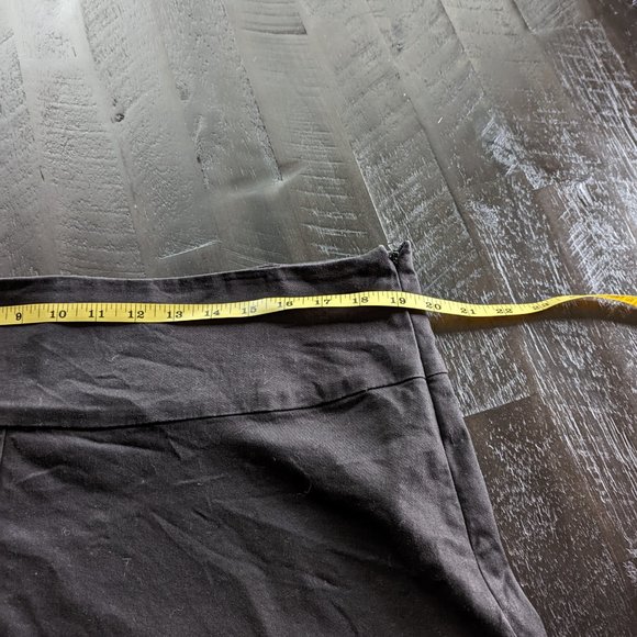 Classic Black Women's Skirt - Picture 2 of 7